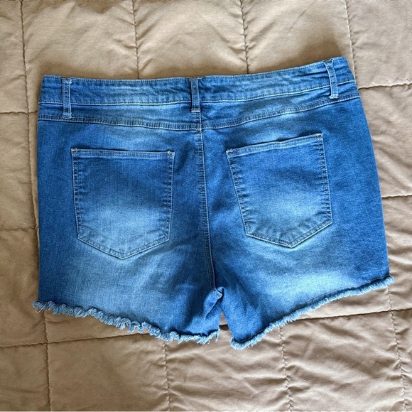 Forever 21 Distressed Stretchy Shorts - Picture 2 of 6